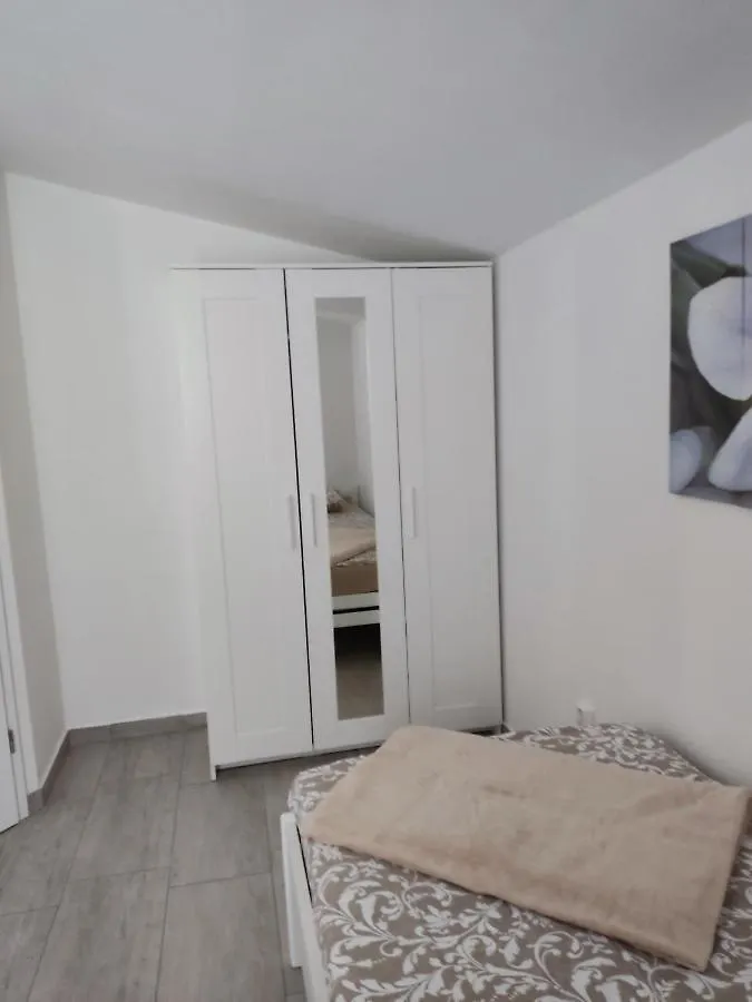 Apartment Apartmani Ima Rovanjska Kroatien